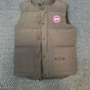 Canada Goose Men's Gray Insulated Down Vest with Logo Patch